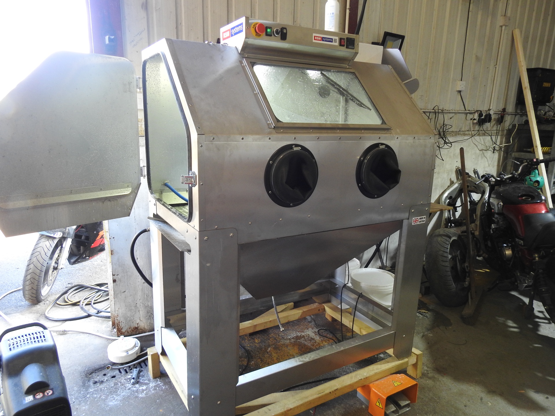Vapour blasting cleaning service for automotive parts in Herefordshire