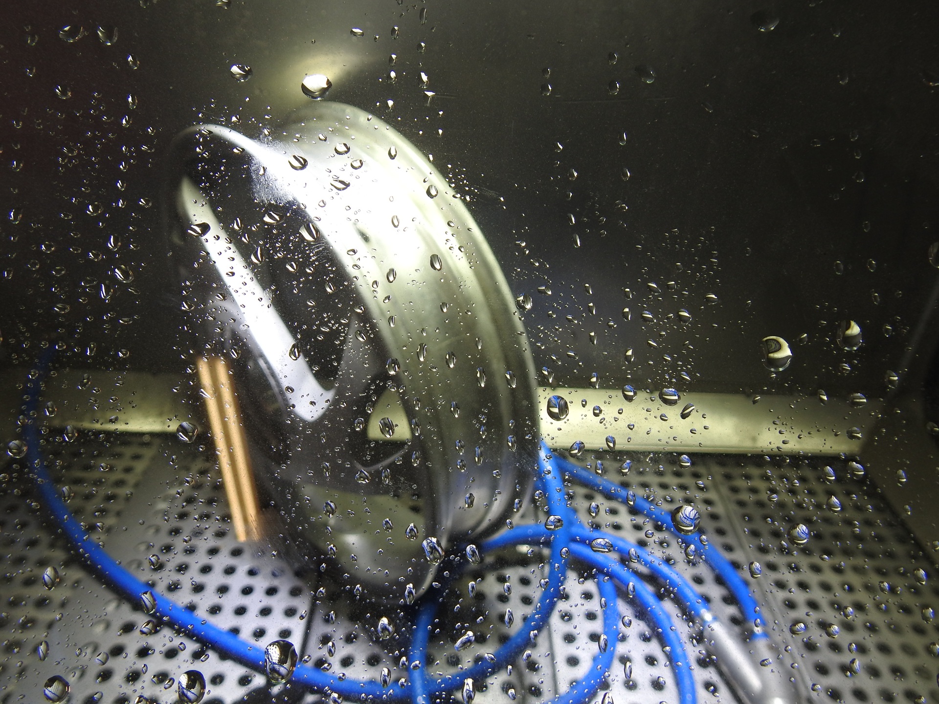 Professional alloy wheel cleaning with vapour blasting in UK