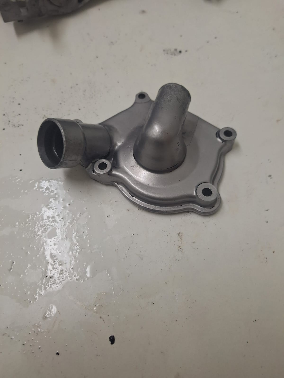 Vapour blasting for refurbishment of metal engine parts
