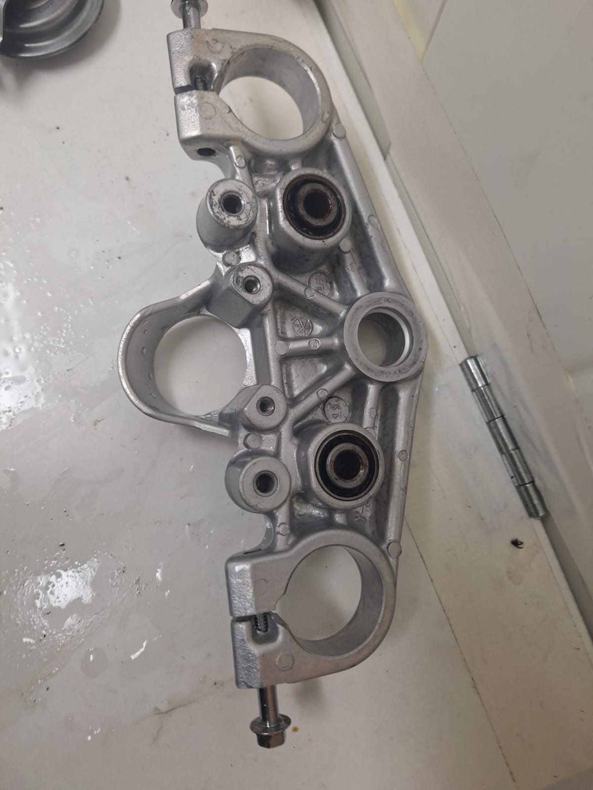 Vapour blasting finish on engine block and housings