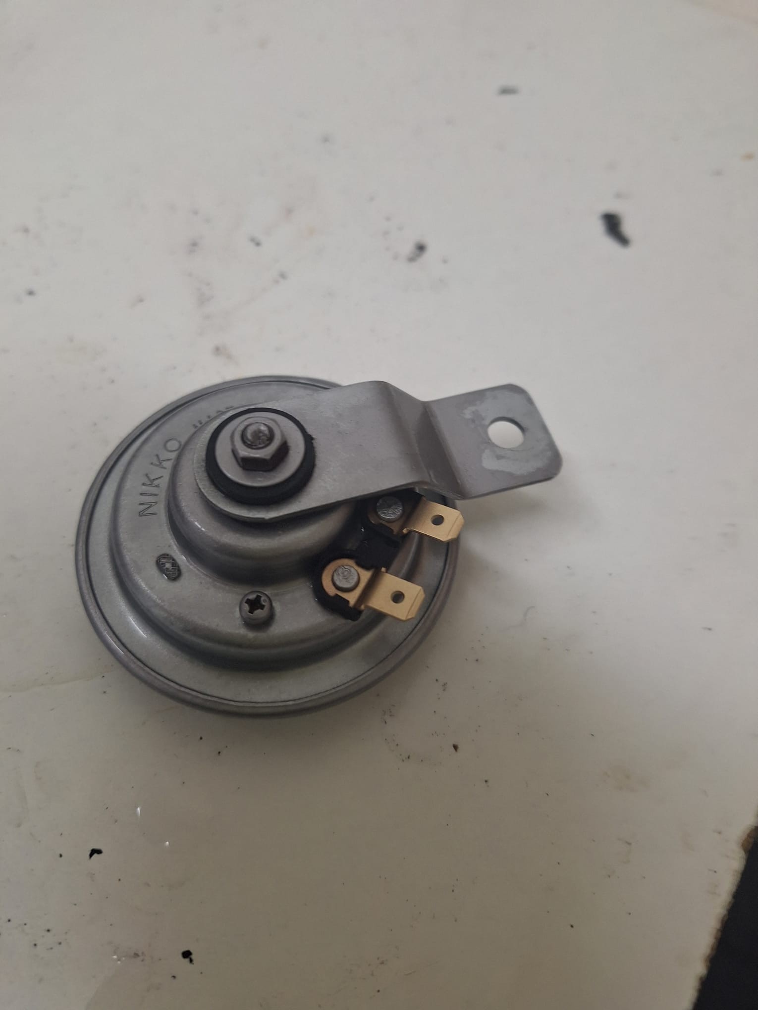 Vapour blasting of mechanical parts without surface damage