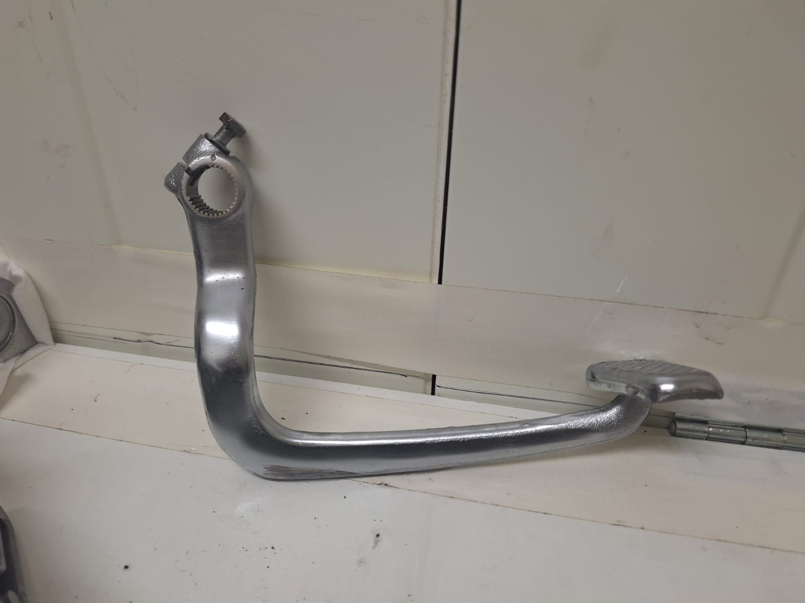 Vapour blasting for safe and precise metal cleaning