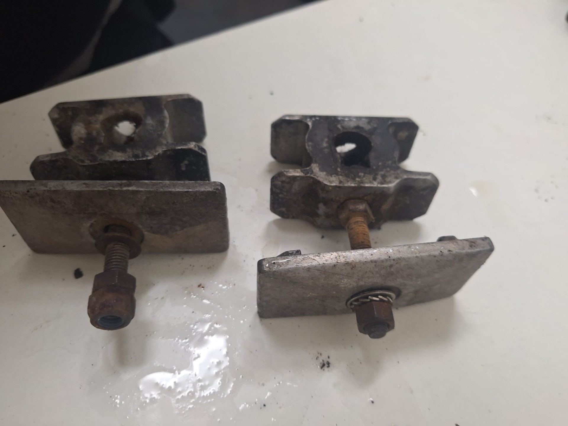 Precision vapour blasting of automotive engine components