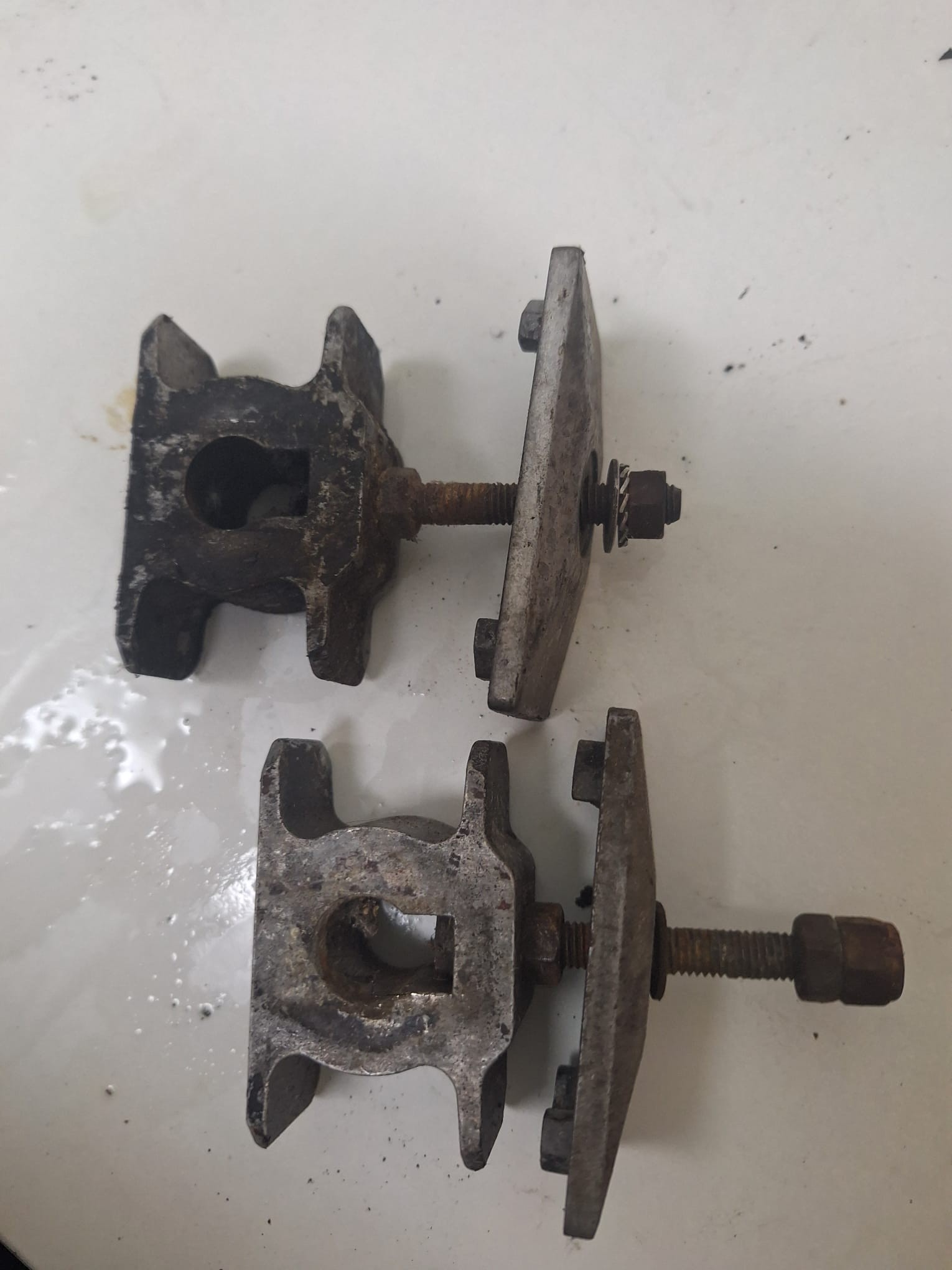 Vapour blasting process on alloy parts for smooth finish