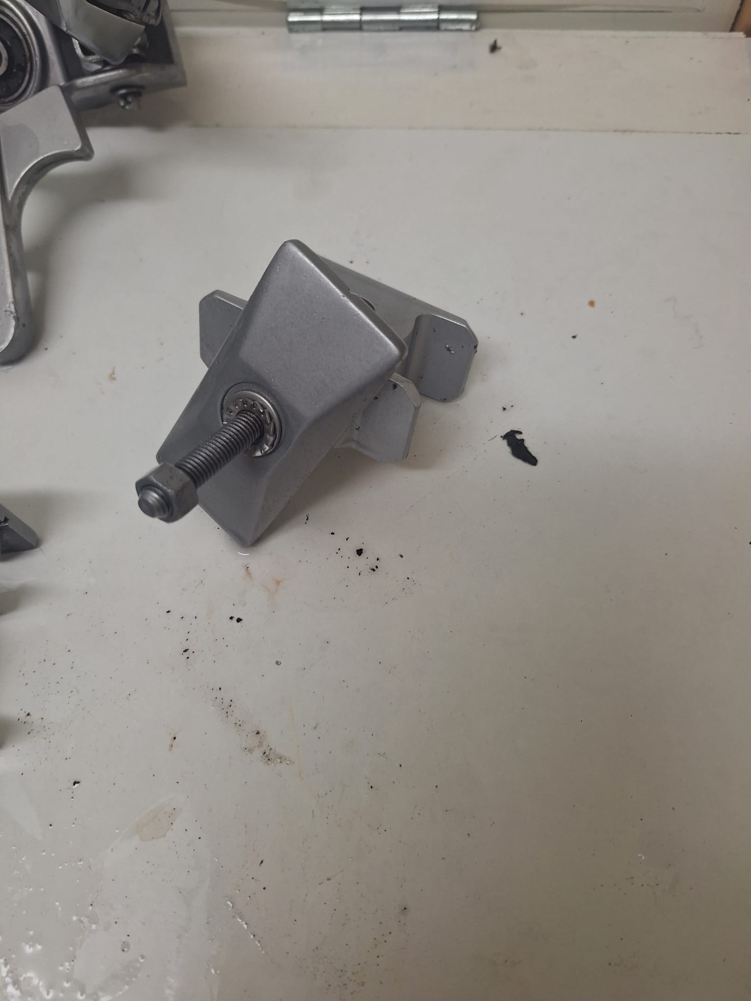 Vapour blasting service restoring oxidised metal surfaces